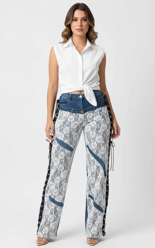 Modelo con pantalones de encaje y camisa sin mangas