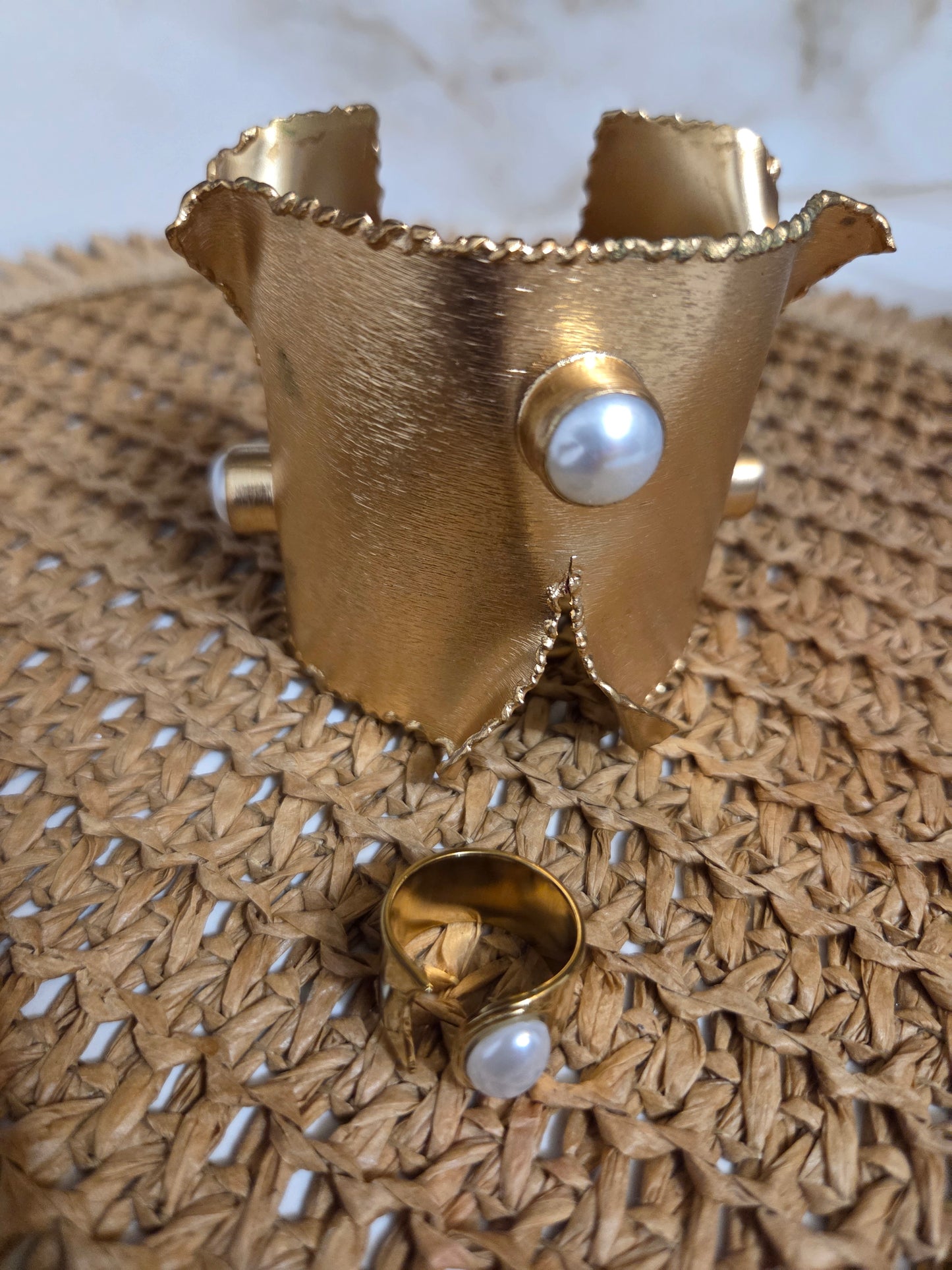 Cuff con piedras y sortija